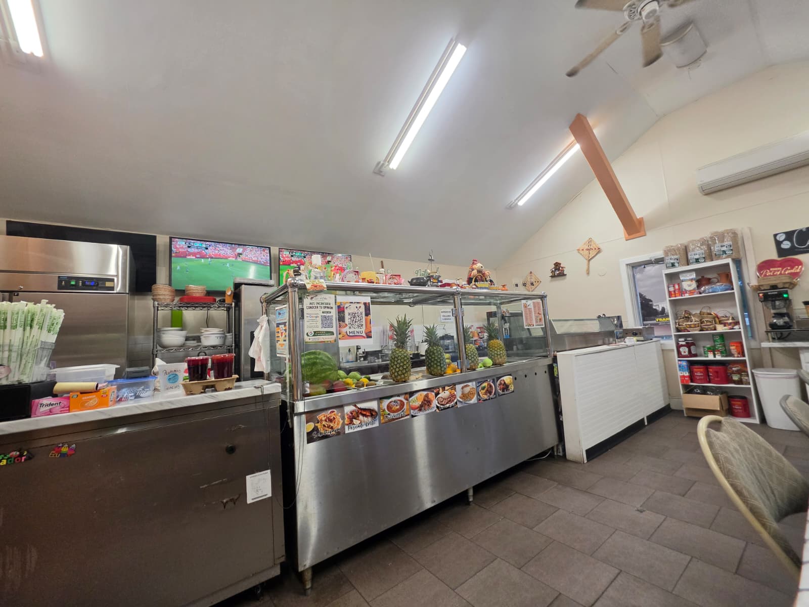 Interior del local, otro ángulo
